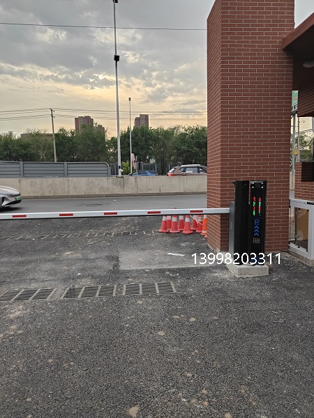 沈阳213工厂进出口道闸车牌识别系统
