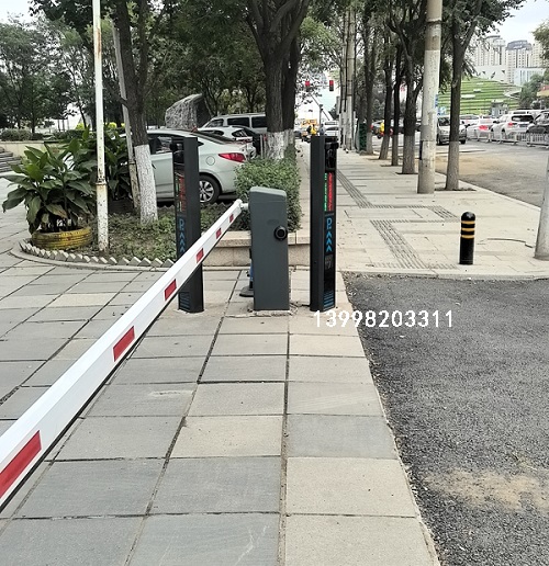 沈阳辽宁日报社道闸车牌识别系统